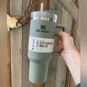 NEW Stanley The Flowstate Quencher H2.0 Tumbler 40 OZ Bay Leaf Soft Matte